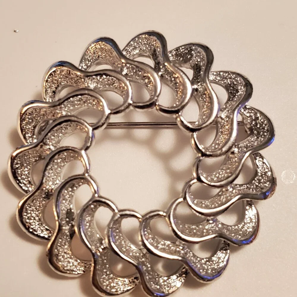 6 Pins or Brooches, items # A -1210-1215.  wt. 142 grams . - Picture 7 of 14